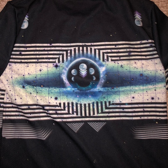 Graphic t - Picture 4 of 4